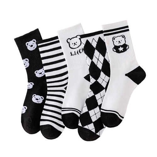 Zhuji wholesale cotton socks foreign trade cartoon stockings spring and autumn ladies mid-calf socks black and white bear checkerboard striped socks