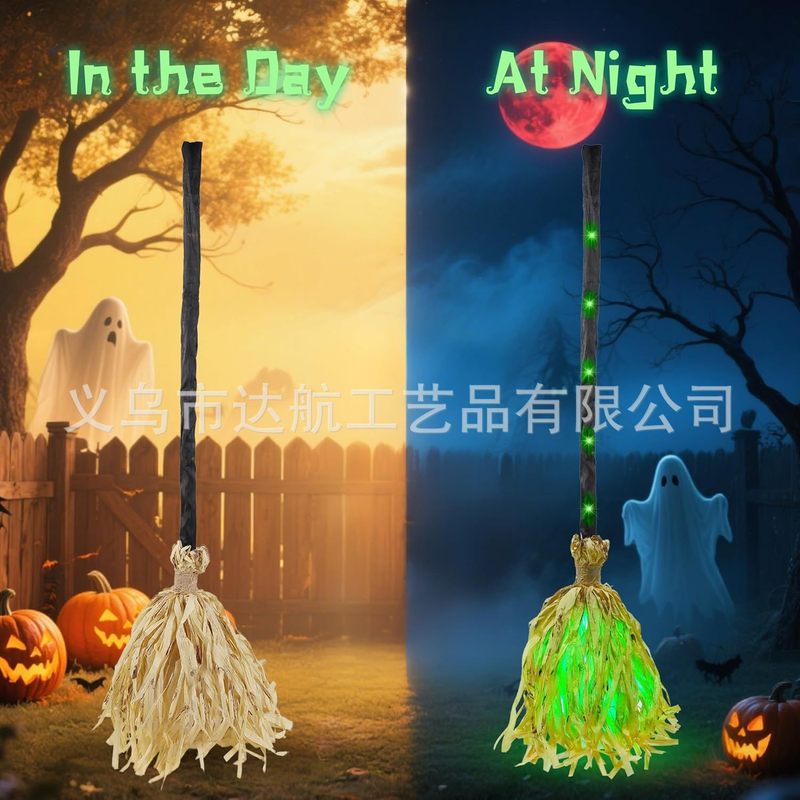 万圣节装饰动画灯向上移动带有怪异的声音跳舞的魔法女巫扫帚室内|undefined