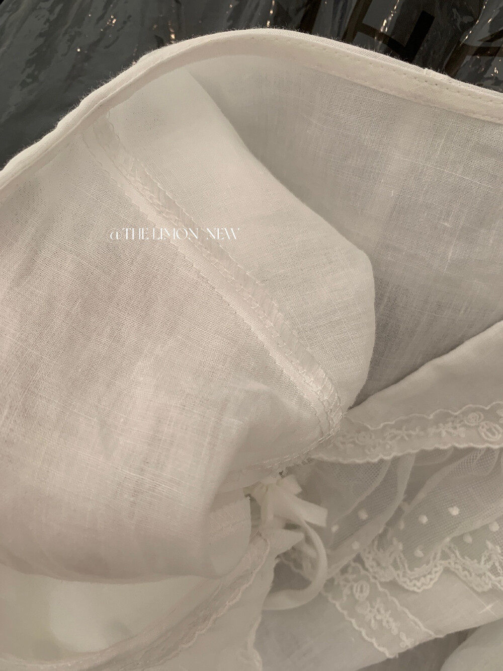 Áo sơ mi nữ tay ngắn cổ sen bèo, ren viền, chất liệu ramie mềm mại — màu trắng chi tiết 17