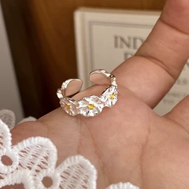 戒指;项链;耳钉