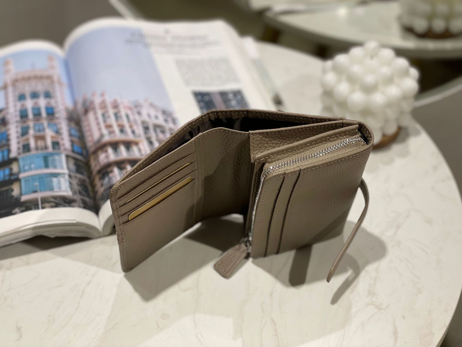 Women's Solid Color Genuine Leather Buckle Small Wallets display picture 9