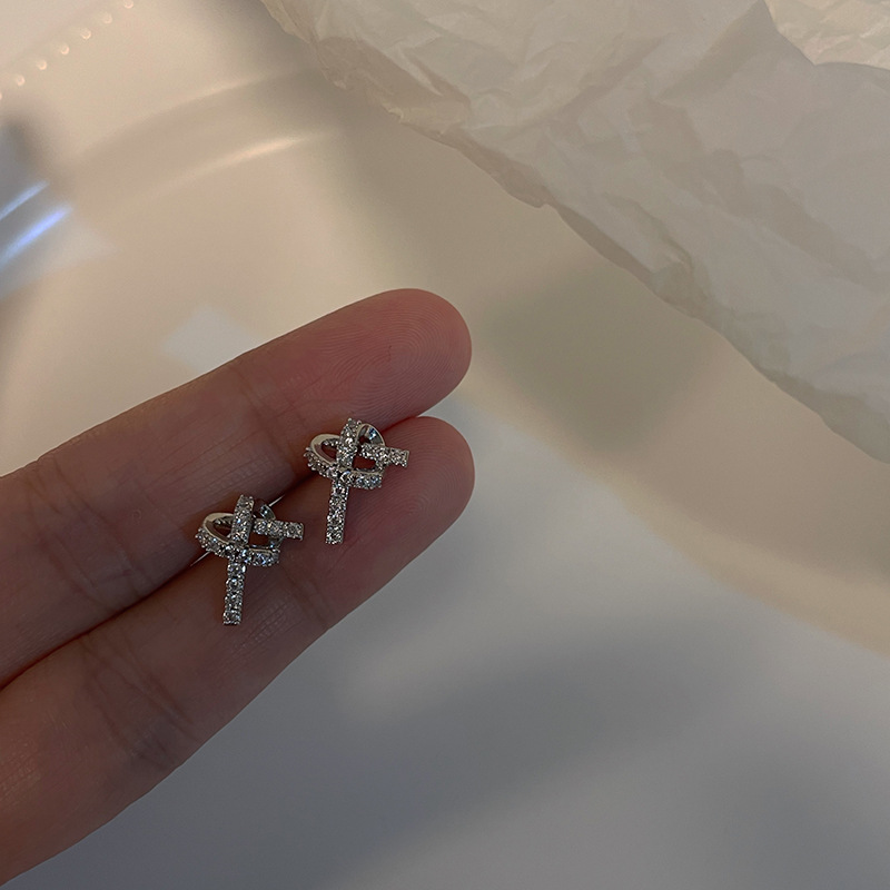 Retro universal design sophisticated small earrings with zircon