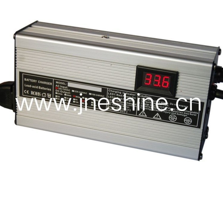 12V10A带显示充电器 带电压电量显示充电器