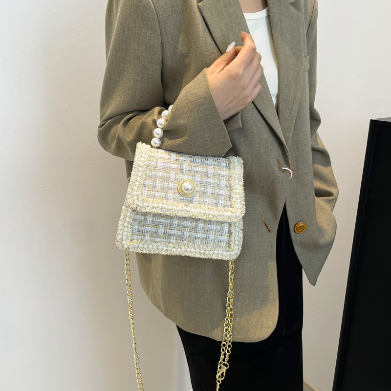 Bolso de tejido popular este año 2024 nuevo bolso pequeño de invierno para mujeres versátil nicho bolso de mochila temperamento