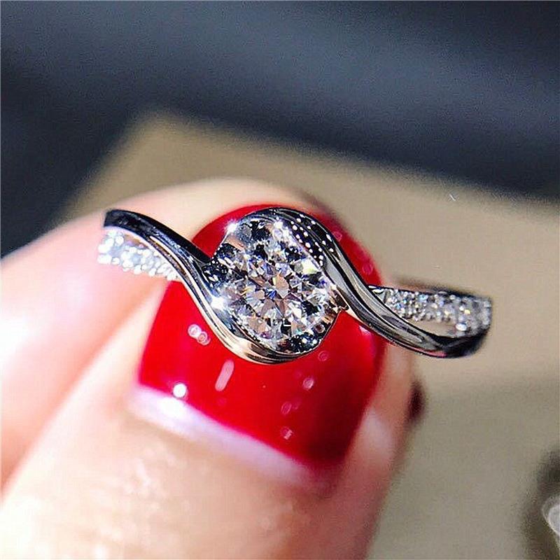 European and American Creative Flowing Style Twist-Arm Diamond Ring for Women, Niche Design, Eight Hearts and Eight Arrows, Super Shiny Engagement Ring