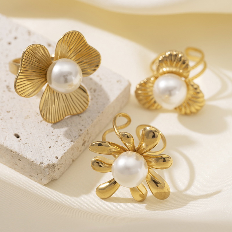 Tina transfronteriza anillo de viento de flores de perlas de acero inoxidable chapado en oro 18k joyas de acero de titanio al por mayor