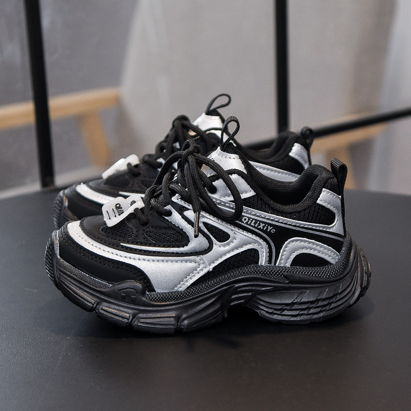 Calzado deportivo para niños 2025 primavera nueva chica versión coreana de malla transpirable zapatos de papá tesoro femenino zapatos casuales de todo fósforo