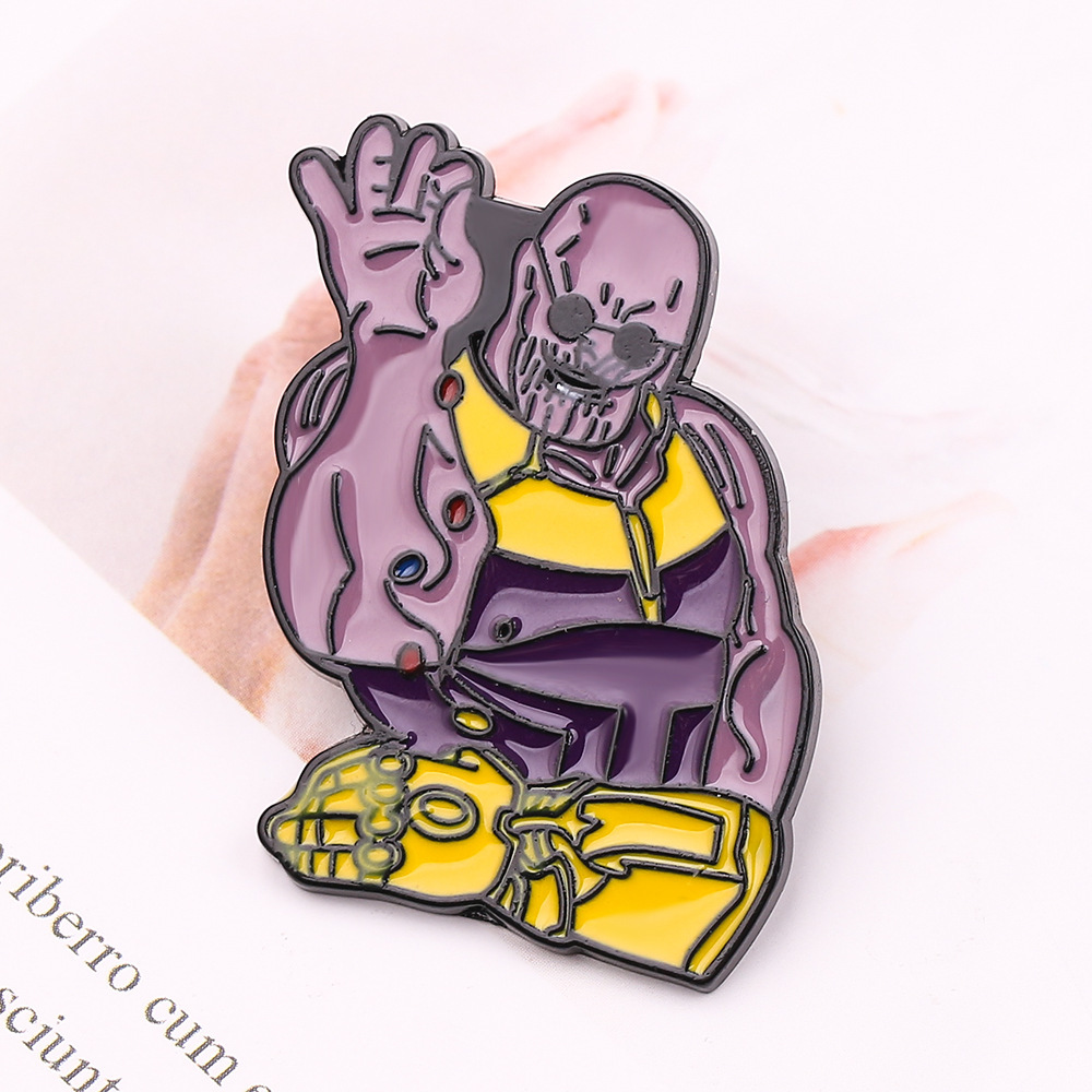 Nuevo broche de película europea y americana de Marvel transfronteriza Moonlight Knight Crimson Bruja Loki Thanos esmalte PIN