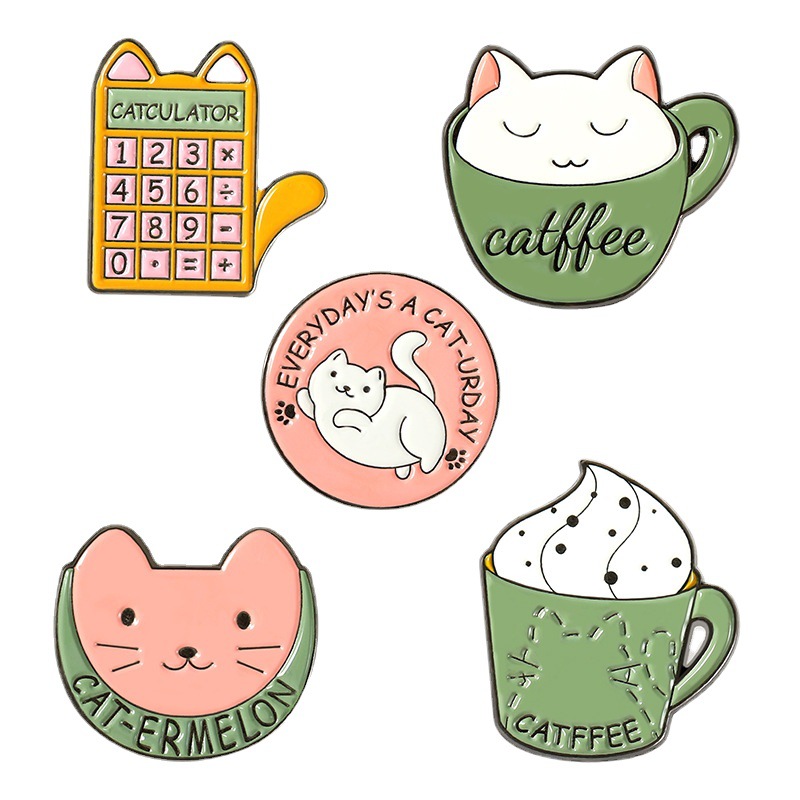 Europa y América nueva insignia creativa computadora de dibujos animados taza café lindo gato patrón aleación accesorios broche