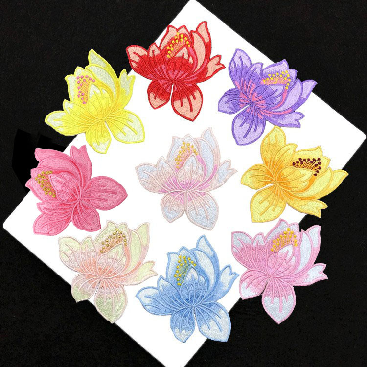 厂家现货莲花刺绣布贴旗袍礼服外套装饰荷花背胶补丁贴小号绣花贴