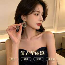 亚马逊欧美跨境时尚闪亮玻璃长款水滴耳环女气质耳钉高级精致感