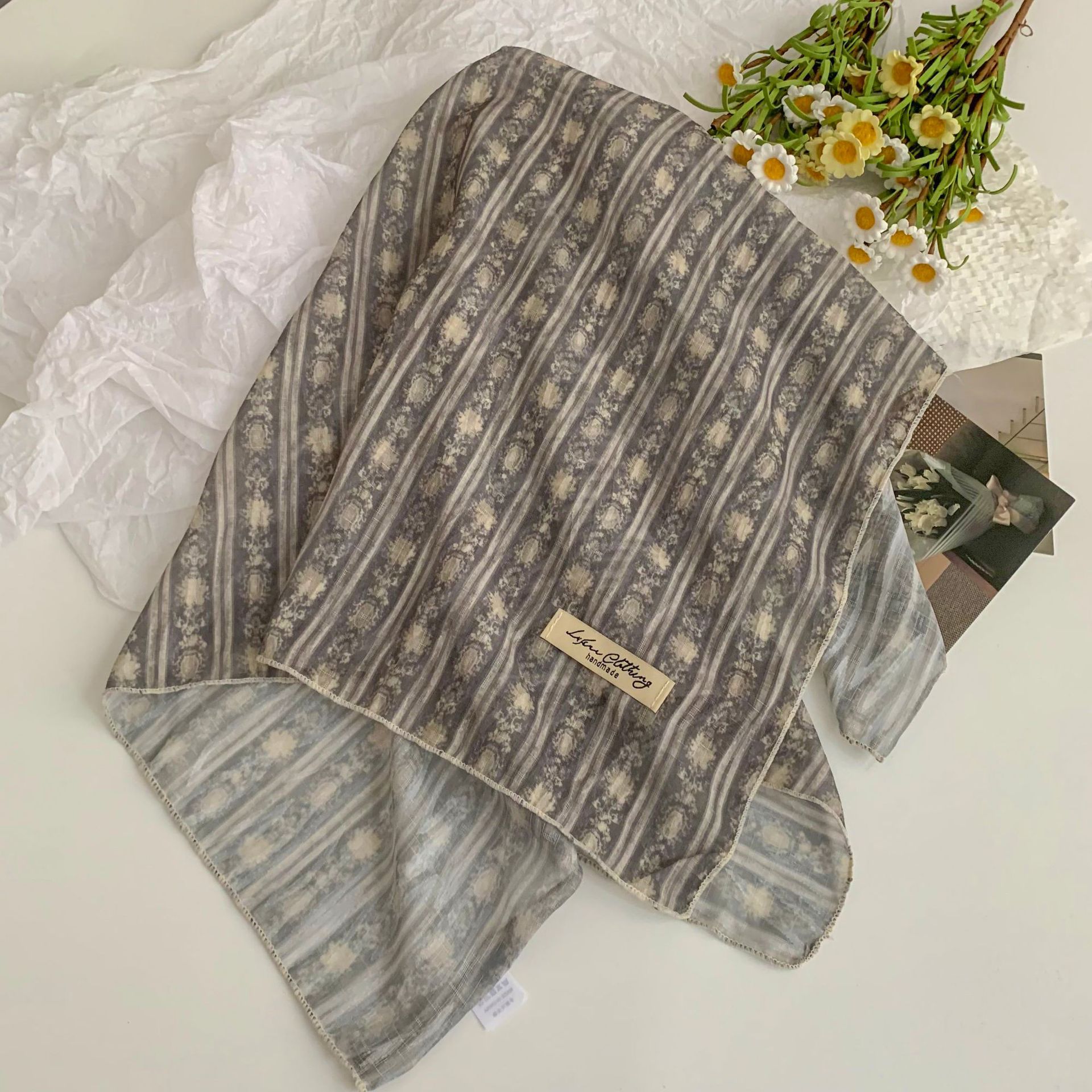 Bufanda de seda, bufanda cuadrada pequeña, sentido de alta gama, sentido de la atmósfera de todo fósforo coreano, pañuelo fino de primavera y verano, accesorios para el cabello pastoral femenino de verano