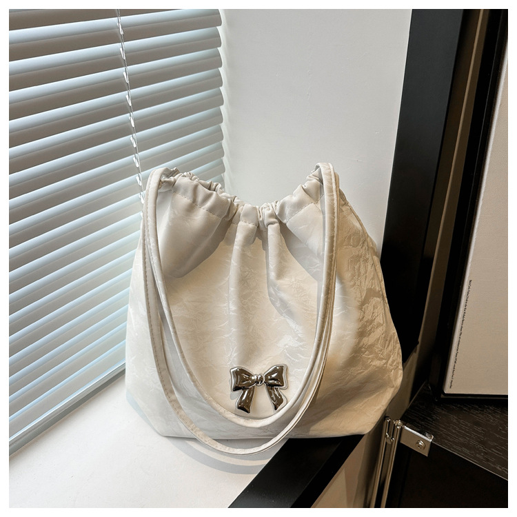 Large-capacity, elegant commuter tote bag, bow single-shoulder bag, distinctive pleated crossbody bag, 2024 new style bag trend undefined