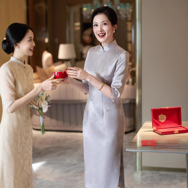 C49 Retro Republic of China Style New Chinoiserie Wedding Banquet Mother's Dress Improved Cheongsam Thickeneded New Mid-Length Sleeves Autumn and Winter