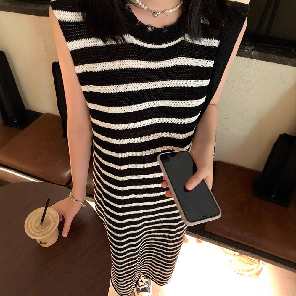 条纹针织连衣裙女2023夏季宽松显瘦慵懒风背心无袖长裙