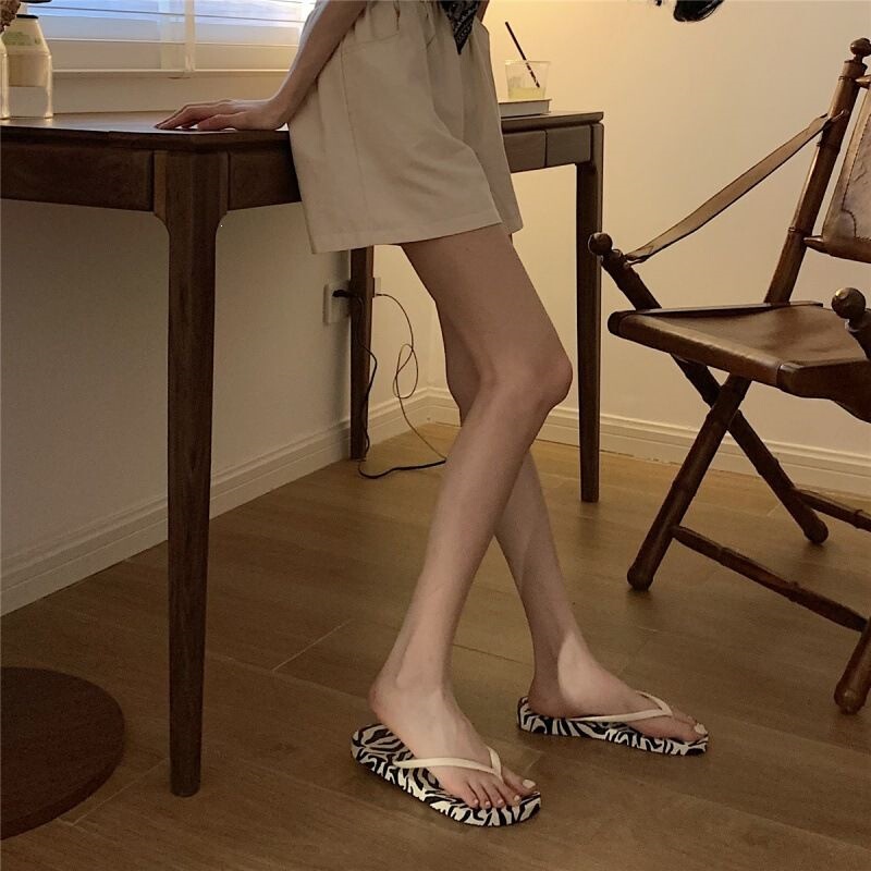Internet Celebrity Fashion Zebra Print Flip-Flops for Women, Summer Non-Slip Outdoor Flat Thong Sandals, Thin Sole, Washable Internet Celebrity Fashion Zebra Print Flip-Flops for Women, Summer Non-Slip Outdoor Flat Thong Sandals, Thin Sole, Washable