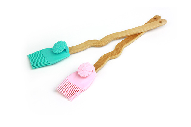 Venta caliente transfronteriza creativa Margarita mango de madera de silicona pala colgante cuenca borde raspador aceite cepillo pala en stock al por mayor