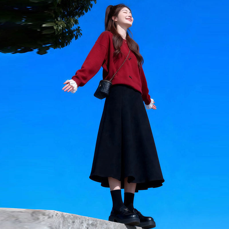 A Youthful and Age-Reducing Look with a Complete Set of Spring Outfits, a New Feel for the New Year, a Red Knitted Sweater and a Two-Piece Skirt Set