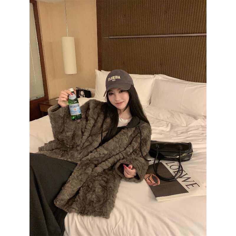 Fur One-Piece Fur Outwear, Lazy Elegant, High-End Imitation Mink, Environmentally Friendly Small Lake Wool Velvet Outwear for Women Winter