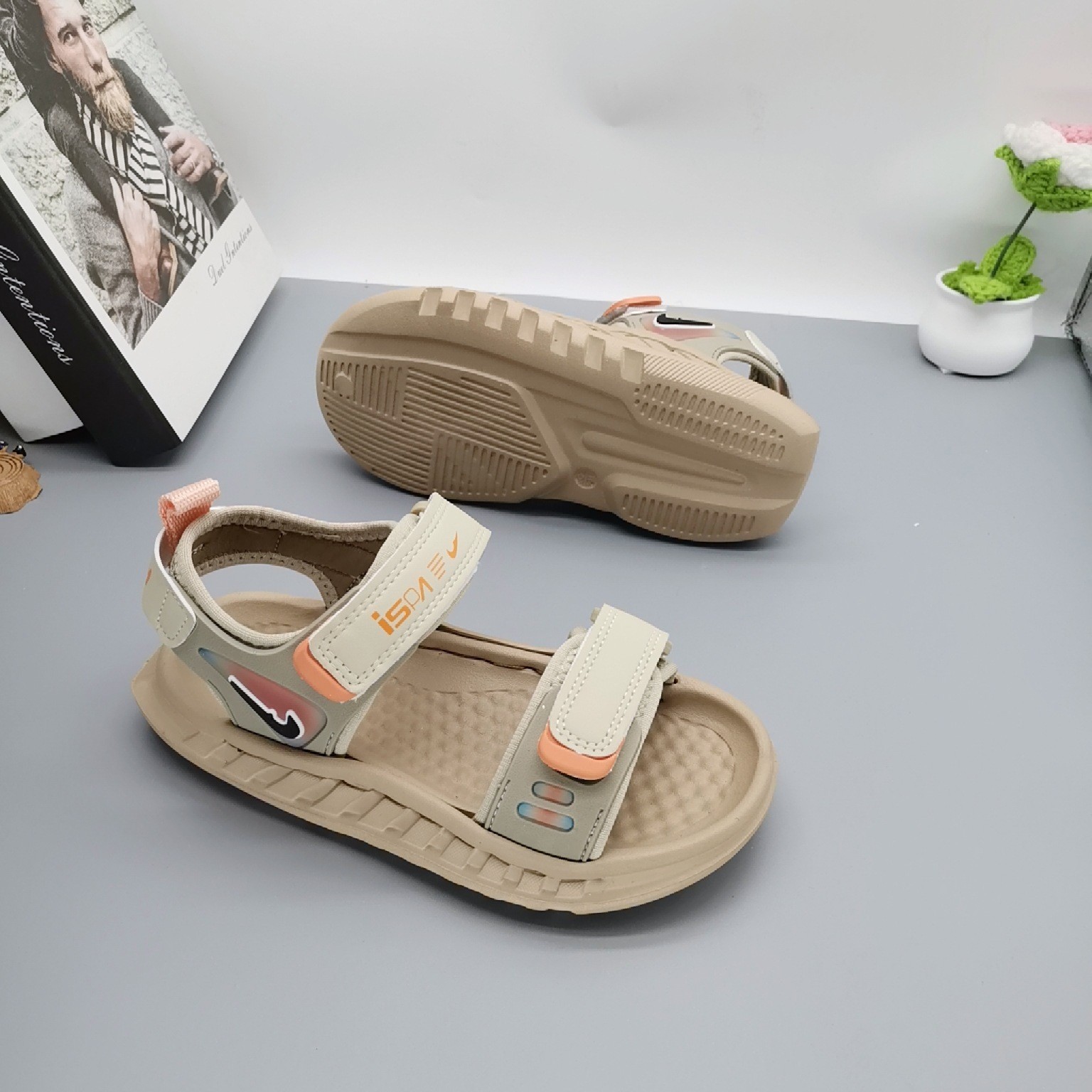 Sandalias de verano para niños, tallas 32-37, nuevo modelo, zapatos de suela ligera para niños, sandalias de playa con hebilla para actividades infantiles.