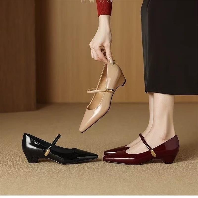 2026 primavera nuevo estilo retrógrado francés puntero tacones gruesos y poco profundos zapatos de cuero esmaltado zapatos de mujer hebilla mary-zhen zapatos