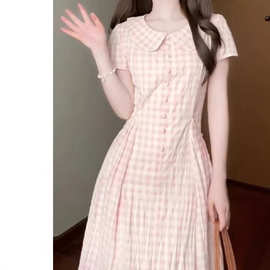 法式温柔风娃娃领粉色格子连衣裙女夏季甜美减龄气质收腰显瘦长裙