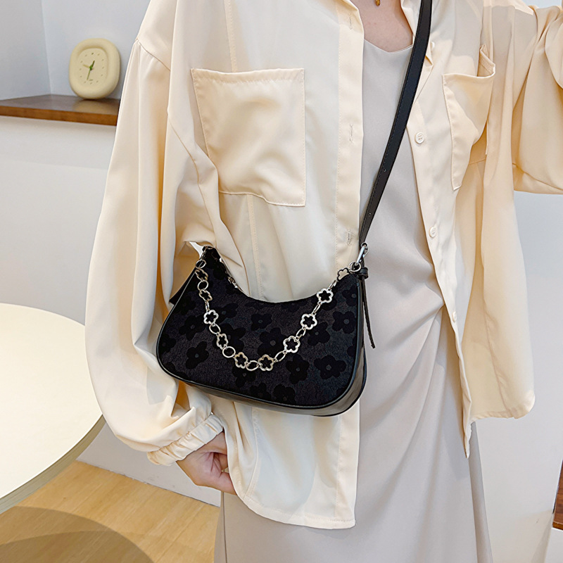 Bolso de las axilas para las mujeres 2023 nuevo bolso de mensajero de hombro de moda nicho retro ins baguette bolsa de tela tejida de encaje