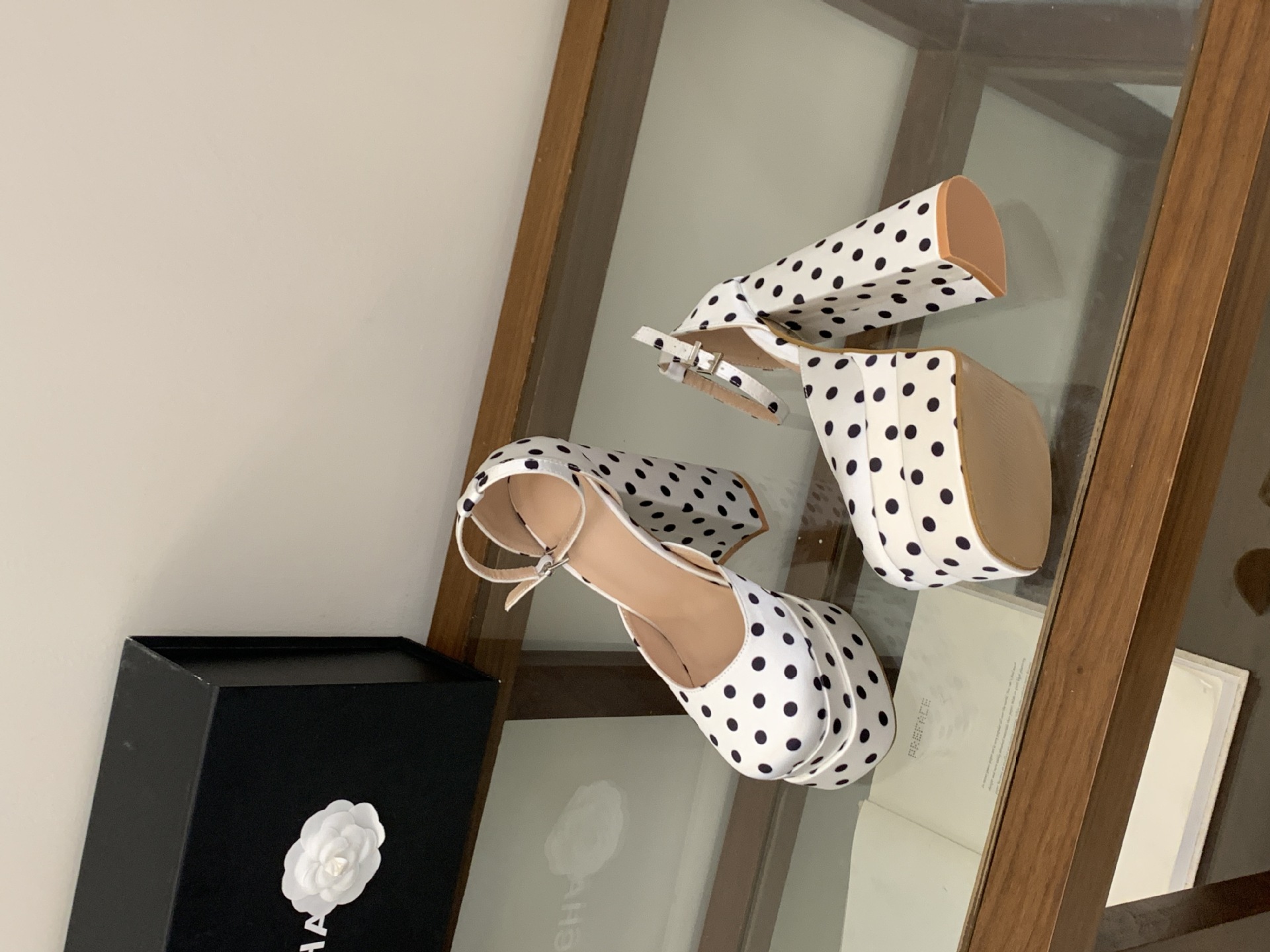 Sandal cao gót nữ mũi vuông hở mũi, gót to bản, đế platform, chất liệu satin chấm bi — màu đen chi tiết 16