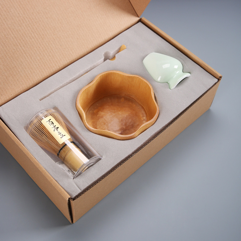 That is, round Japanese tea, matcha tea brush, hundred copies of Li tea, combination of Song Dynasty tea, matcha tea maker tool set
