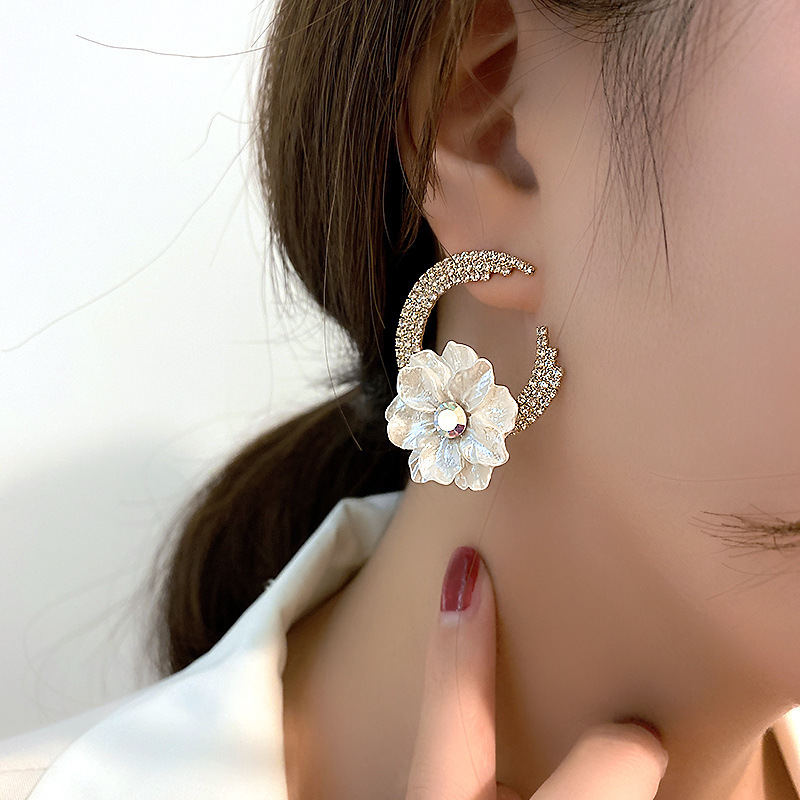 Retro Moon Flower Rhinestone Earrings display picture 1