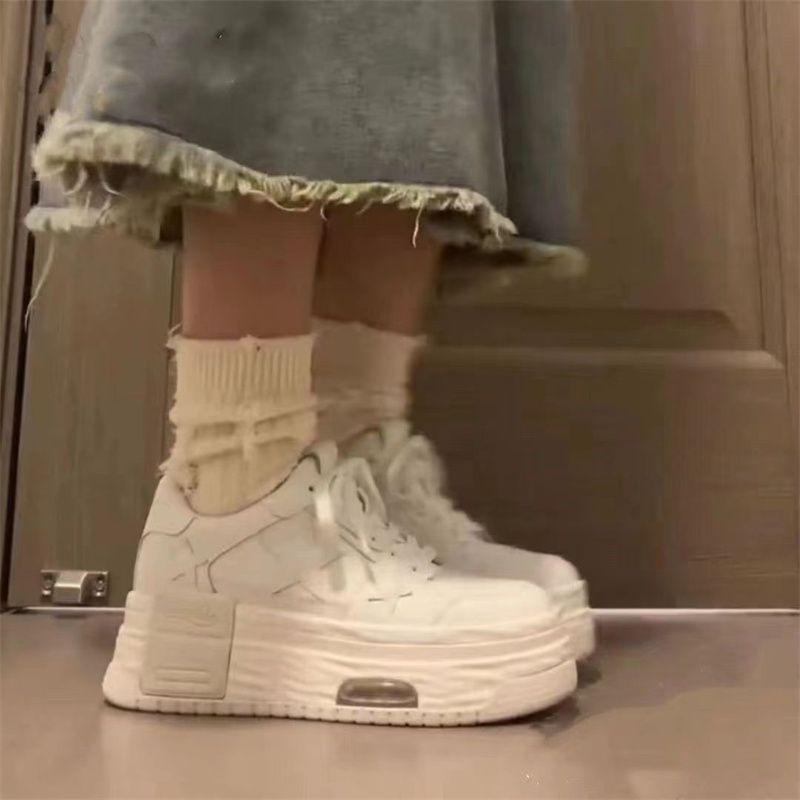 Estrellas de fondo grueso muffin zapatos de descanso para niños 2024 primavera y otoño nuevo hombre pequeño zapatos blancos de skate zapatos planos para mujeres