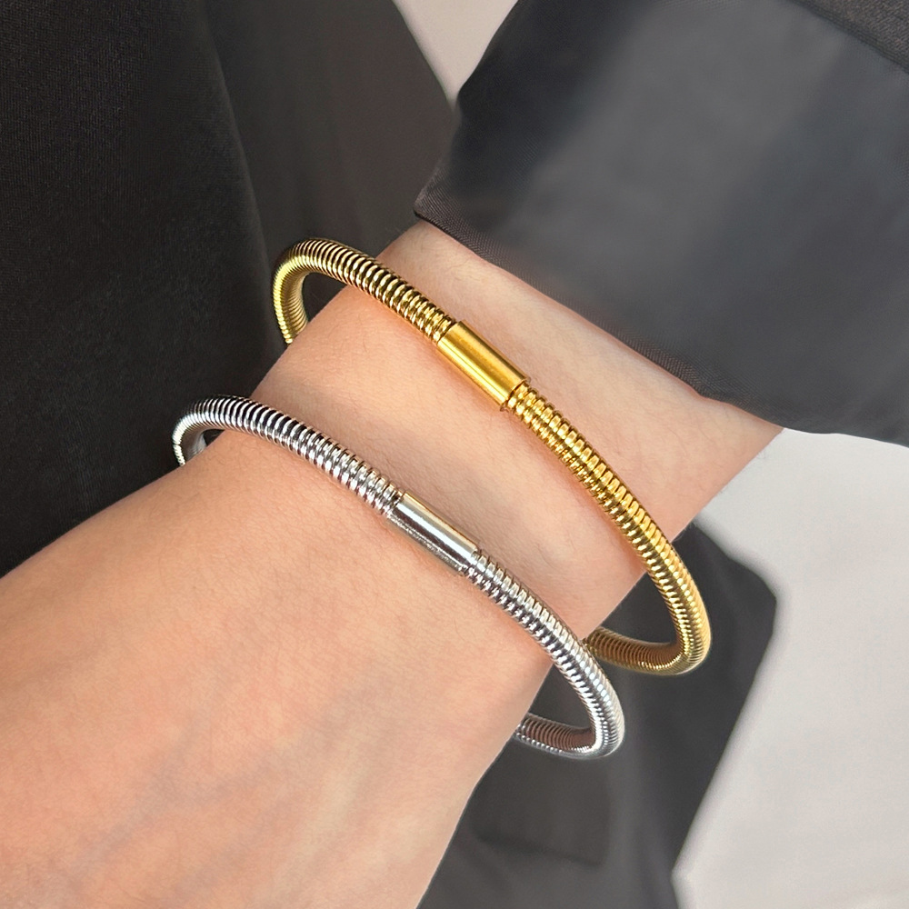 1 Piece Quantity Retro Classic Style Solid Color 304 Stainless Steel Bracelets In Bulk
