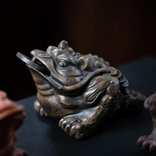 Yixing purple sand tea pet lucky gold toad ornaments handmade three-legged gold toad sculpture tea accessories crafts wholesale