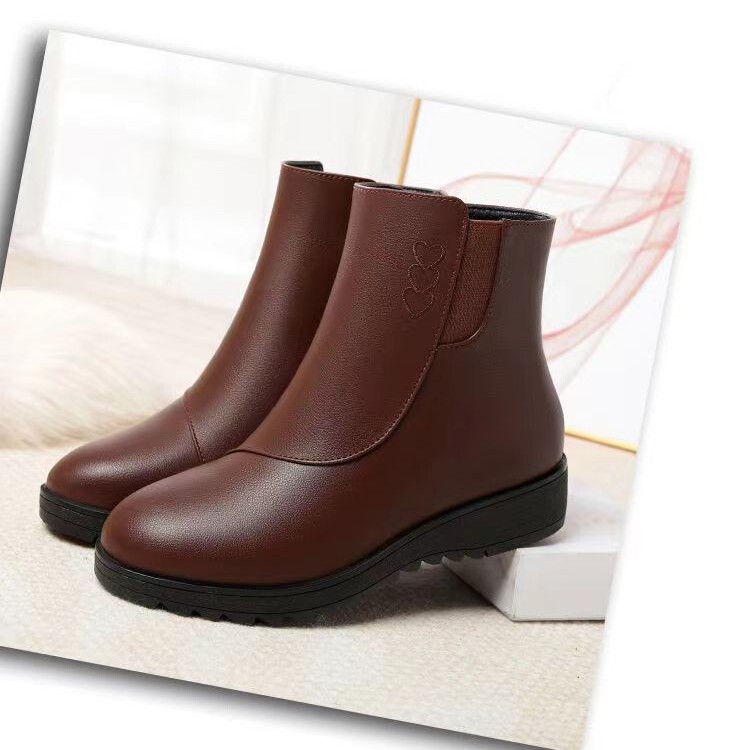 Mom's Boots Women's 2026 Autumn/Winter New Style Cotton Shoes with Extra Plush for Extra Comfort, Cotton Boots for Middle-Aged and Elderly, Flat Short Boots