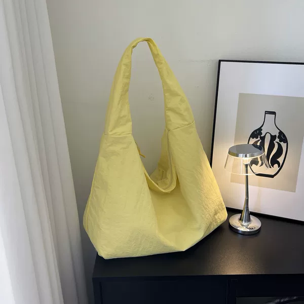 Large-capacity trendy casual underarm bag 2026 new niche design shoulder bag simple handbag tote bag
