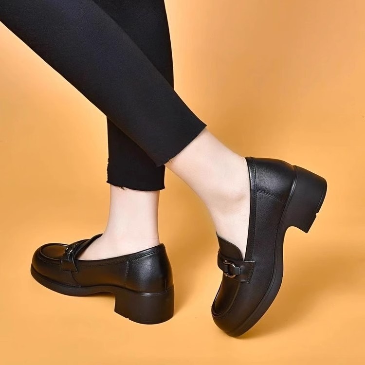 2026 nuevo estilo de verano británico zapatos de cuero poco profundos zapatos de talón grueso cabeza redonda con suela suave zapatos Lefour negros zapatos individuales