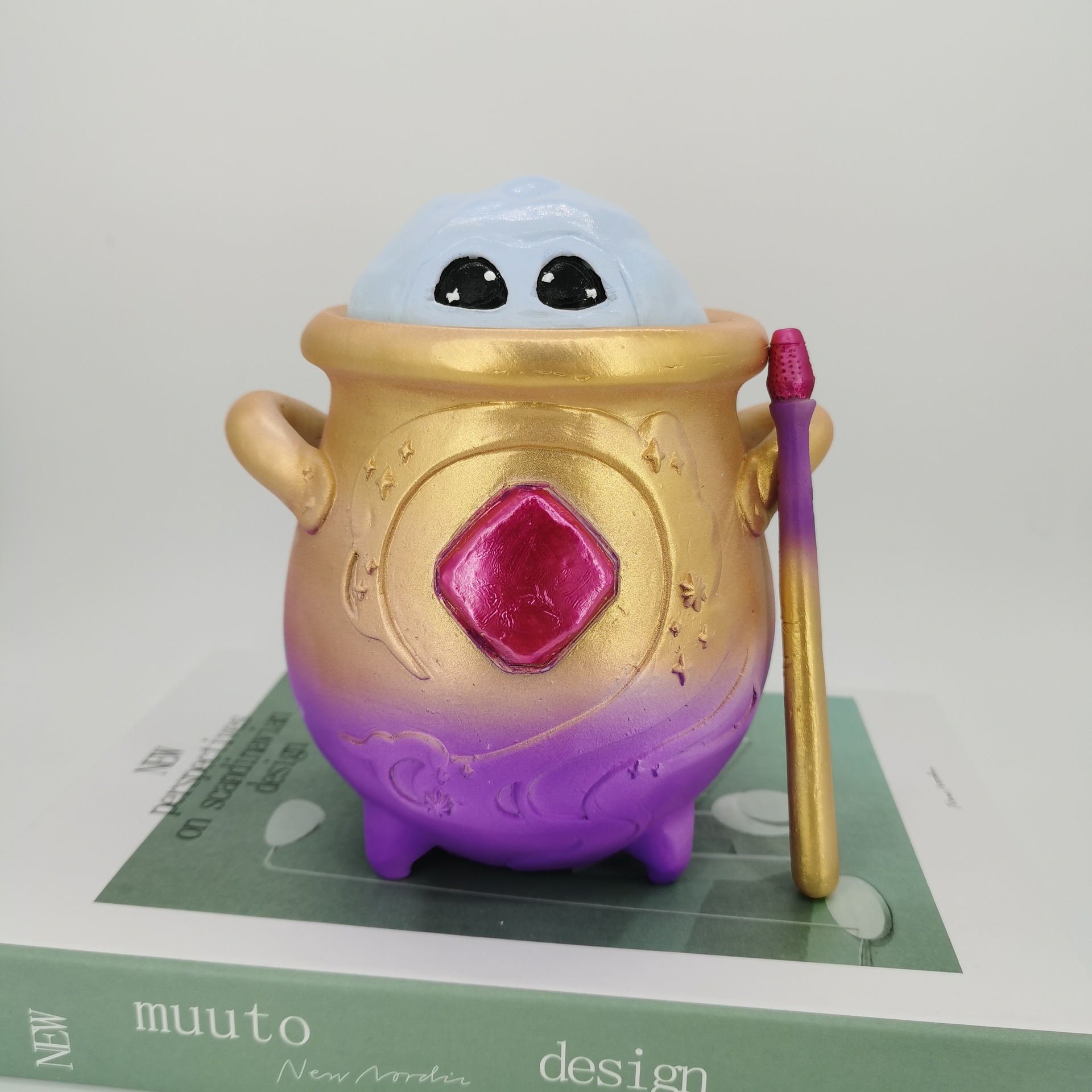 Cross -border magic hybrid magic fog pot magic fog pot resin handicrafts to give children magical fog pot gifts