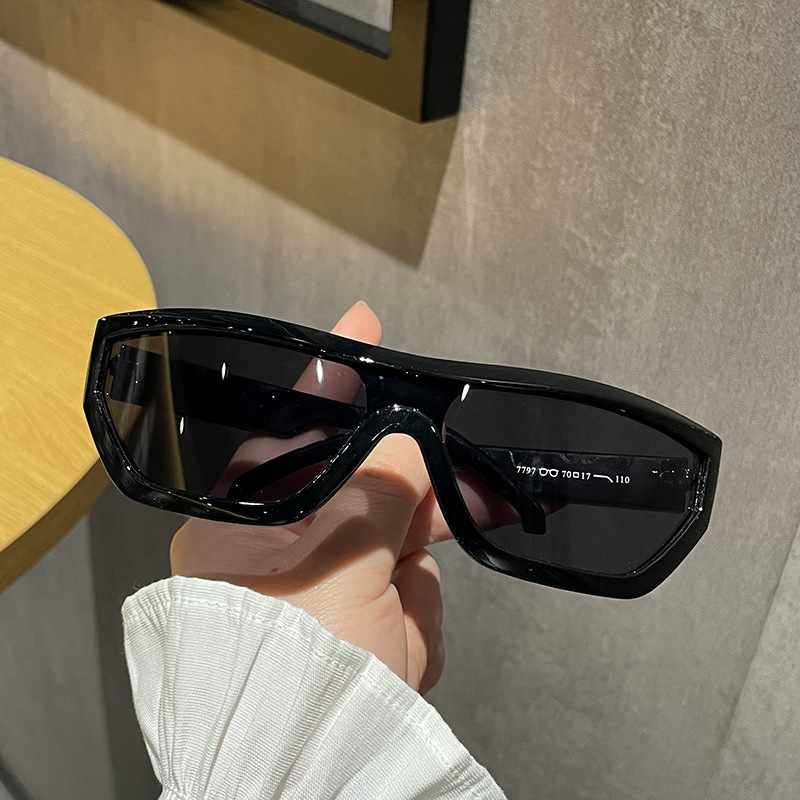Gafas de sol para mujer Y2K personalidad de tendencia gafas de sol punk Moda transfronteriza europea y americana Gafas de sol de una pieza de montura grande