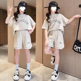 女童大童夏装运动套装2025新款时髦女孩字母T恤五分裤韩版两件套