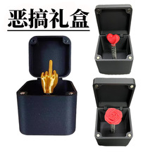 RdMiddle Finger in a Box}QָYкӿ羳ЦY