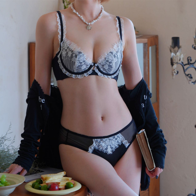 6891 Conjunto de ropa interior de encaje de pétalos franceses, orejas de conejo ligeras, pecho transpirable, pequeño sujetador de anillo de acero con memoria