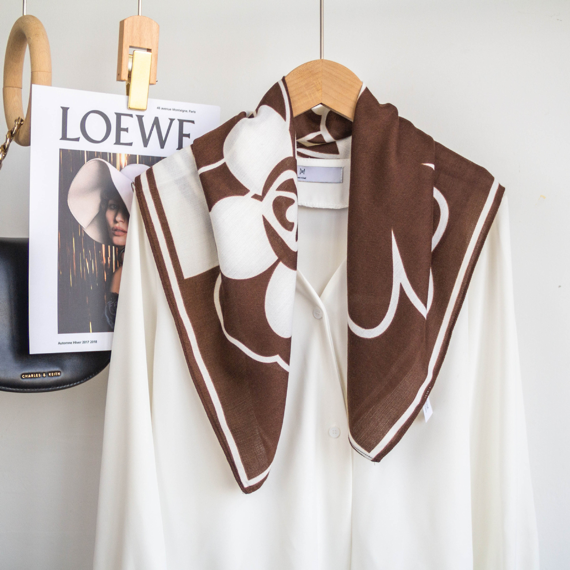 Pañuelo pequeño cuadrado de imitación de seda y lana 68, nuevo pañuelo floral de primavera, pañuelo decorativo de moda de alta gama para mujer, regalo para mamá