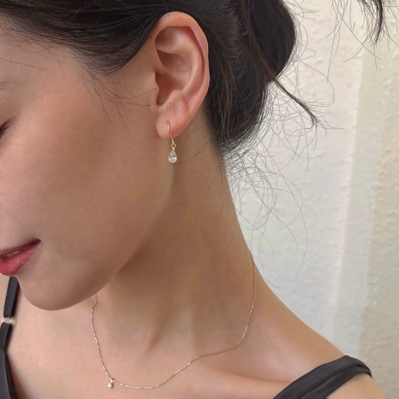 S925 plata esterlina chapada en oro 14K gota de agua clásica pendientes de diamante único estilo femenino universal nicho diseño de alta sensación gancho de orejas