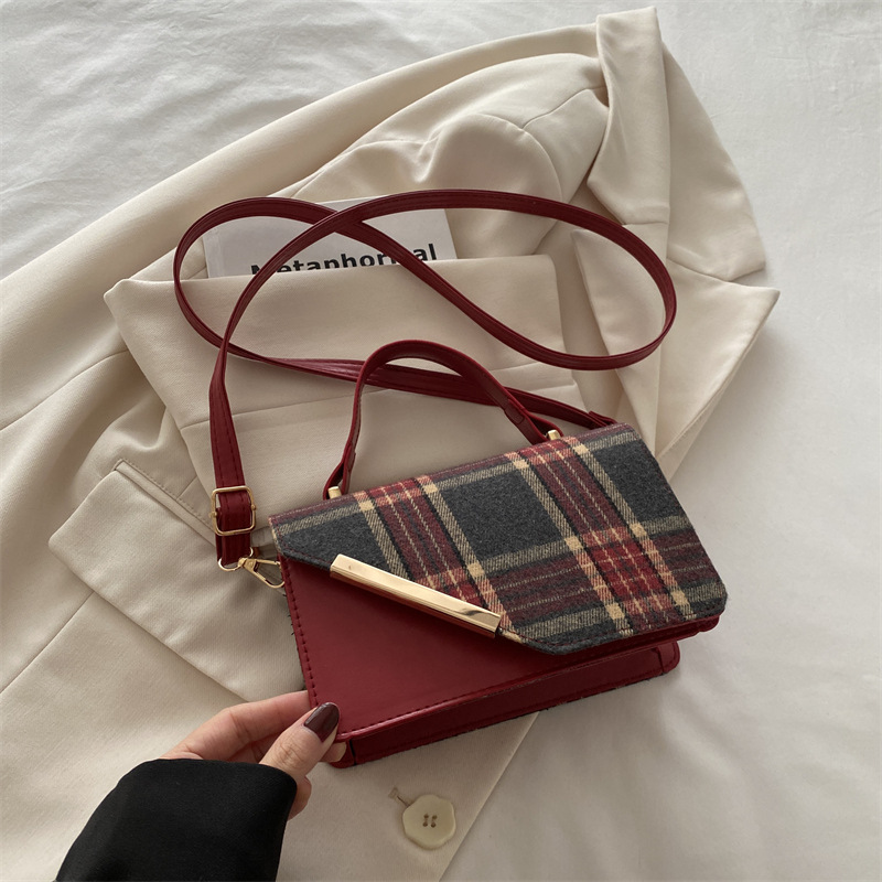 Bolso de hombro a cuadros de gran capacidad nicho retro 2024 otoño e invierno nuevo estilo salvaje ins diseño de nicho pequeño bolso cuadrado femenino