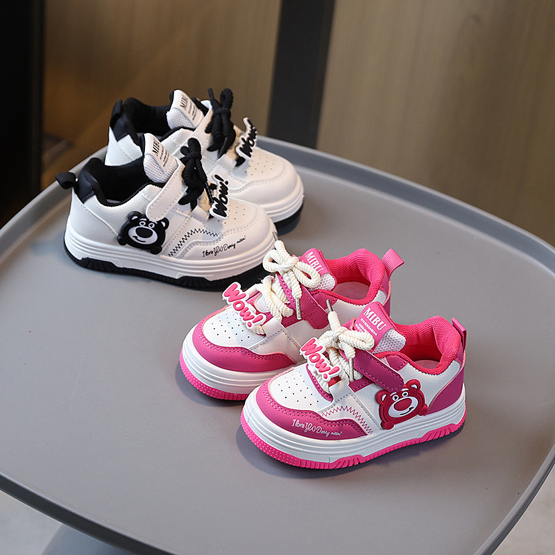L zapatos deportivos para niños dibujos animados 2025 primavera nuevo niño oso zapatos de skate zapatos de bebé niñas magia