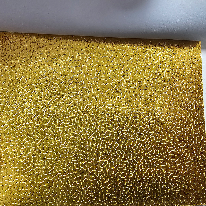 120 g de papel compuesto de aluminio de tarjeta de oro y plata relieve caja de regalo de tabaco y alcohol revestido de papel dorado