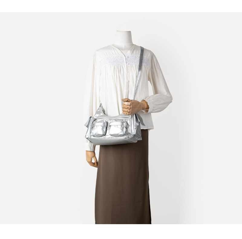 Hõbedane crossbody õlakott naistele stiilne ja mitmekülgne_voghion.com