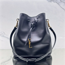 Y�����Paris Vill���KˮͰ��С��Ƥ�μ�б��Ů���������ִ����A