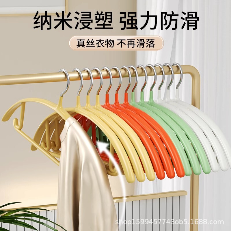 ハンガー家庭用のセーターには肩の角の服の支えがない。|undefined