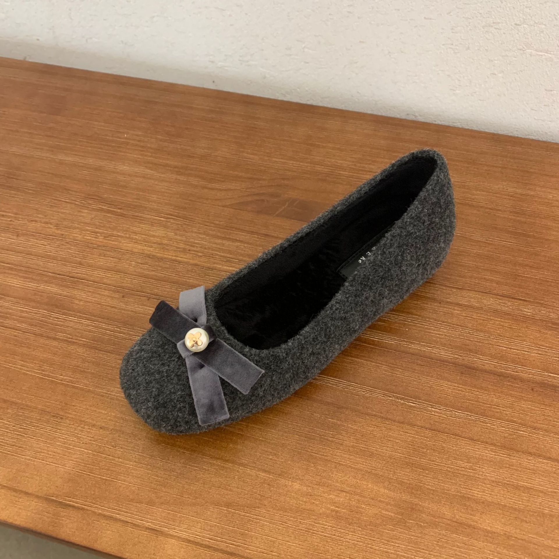 Chao Bunan suave hadas pequeñas fragancias viento Maria zapatos de invierno retrógrado 4CM arco de perla zapatos de una sola mujer